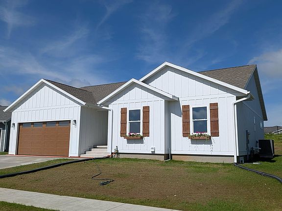 3rd image of 553 Massman Dr