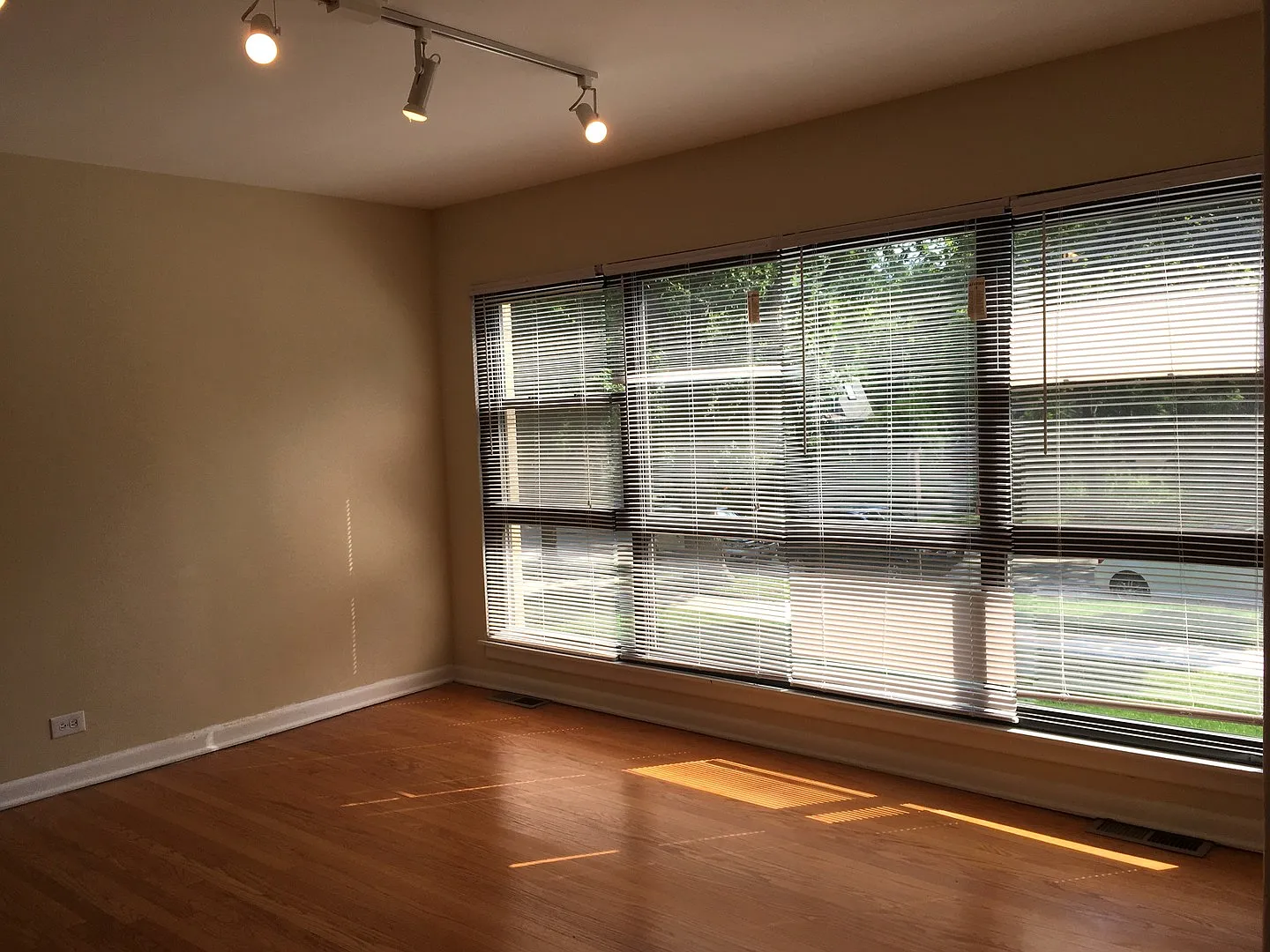 2 bed, 775 sqft, $2,200 — Photo 2