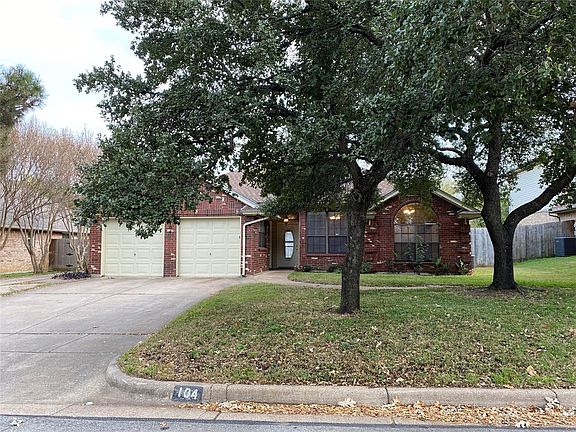 3rd image of 104 Clover Ln