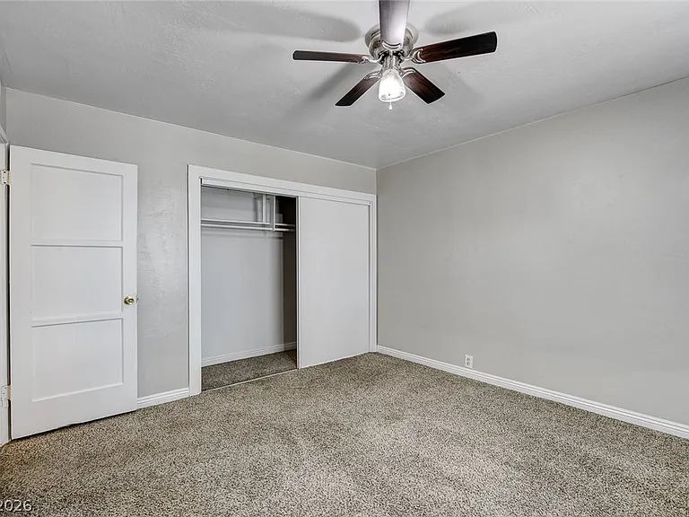 214 W Victory Rd — Photo 18