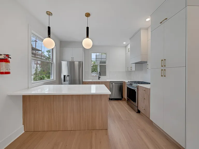 20 Lexington Ave — Photo 21