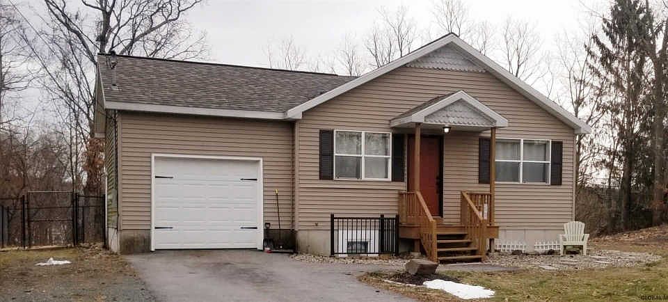 1st image of 32 Russell Dr