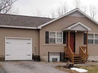 32 Russell Dr, Stillwater, NY 12170