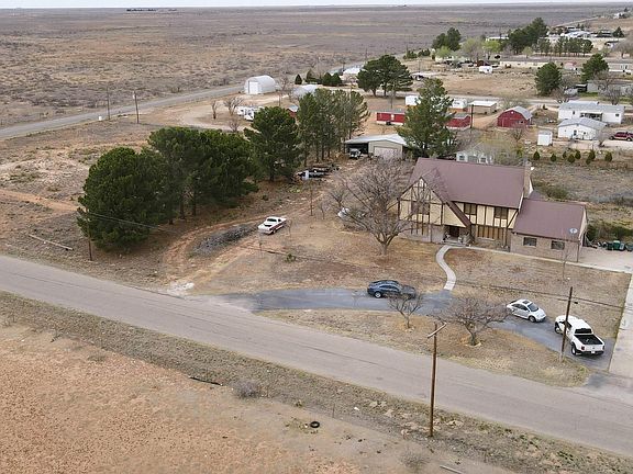4th image of 1305 W Dakota Rd