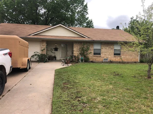 1211 Corvadura St, Graham, TX 76450