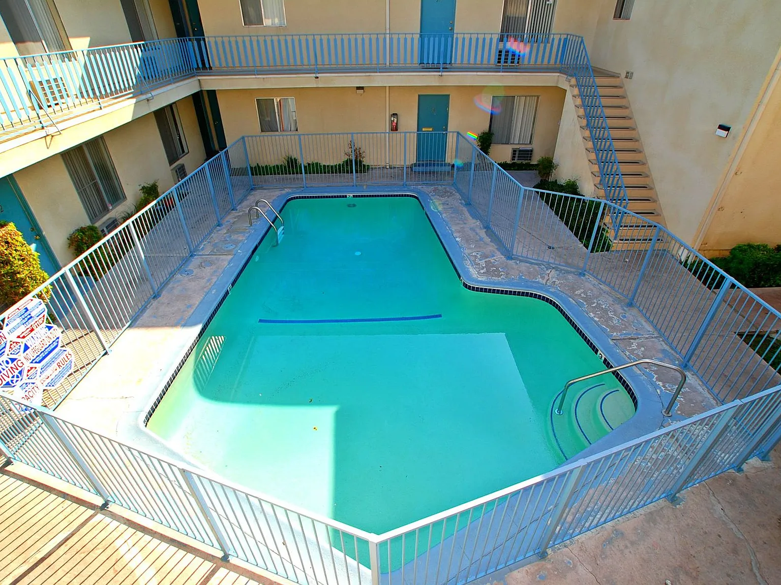 Collins Apts..Gorgeous Newly Remodeled Spacious Units Available..Great Location! — Photo 3