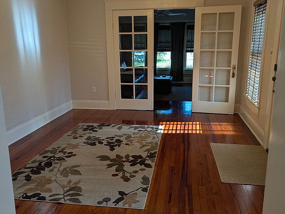 5th image of 215 W Comanche Ave