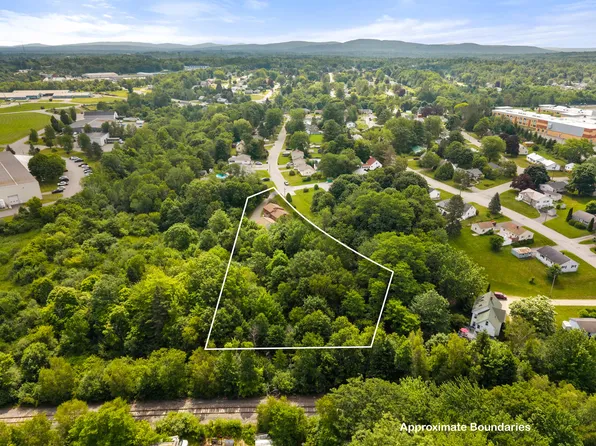 28 Park Avenue E, Brewer, ME 04412