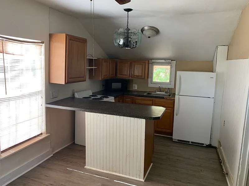 1 bed, 360 sqft, $695 — Photo 1