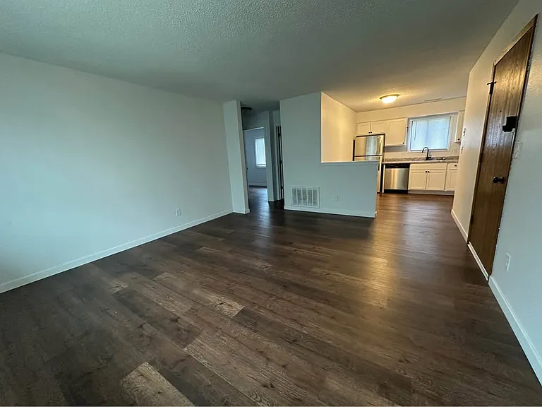 935 Boston Way #4 — Photo 5