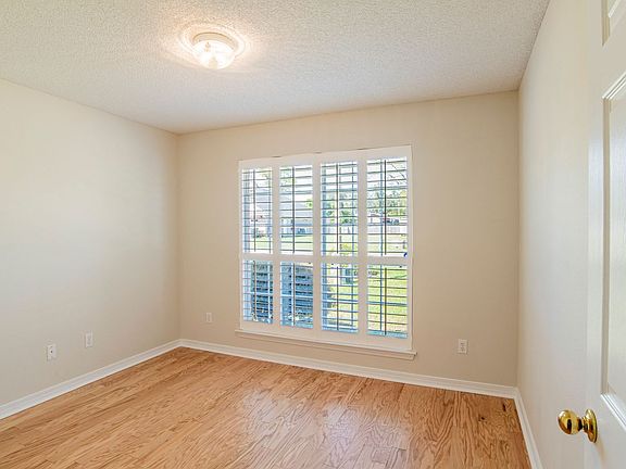 3rd image of 709 Ladner Dr