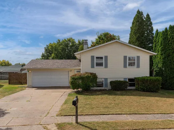 1927 W 55th St, Davenport, IA 52806