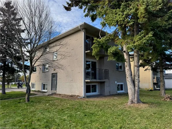 204 Veronica Dr, Kitchener, ON N2A 2R9