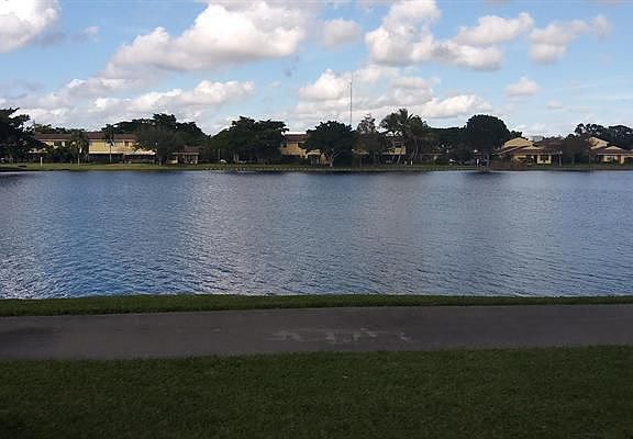 3rd image of 5327 Tennis Ln