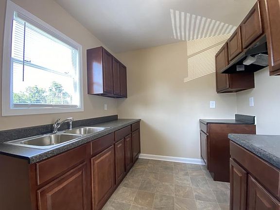 3rd image of 328 W Waldorf Ave
