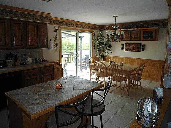 3rd image of 5461 Woodlawn Dr
