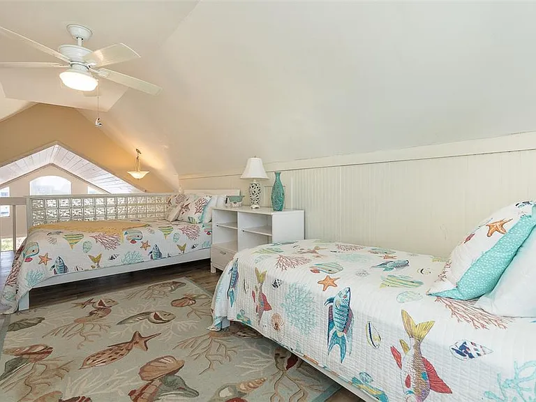 210 Bocilla Dr — Photo 31