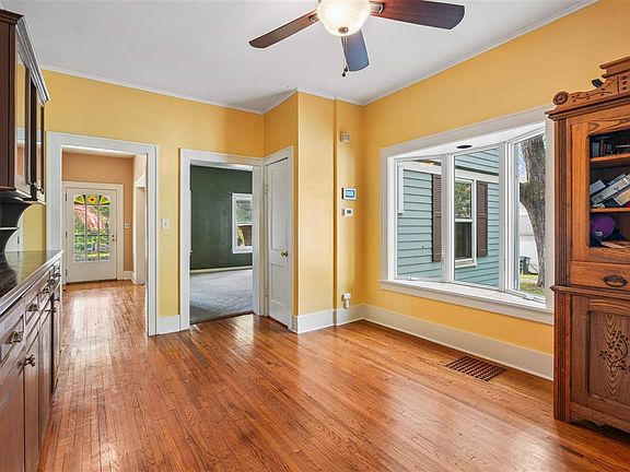 3rd image of 920 Ginter Ave