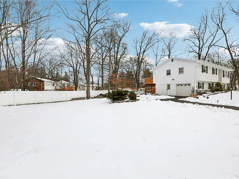 4 Templar Ct — Photo 3
