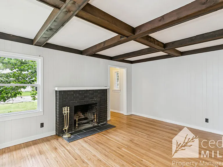 605 S Beverly Dr — Photo 3