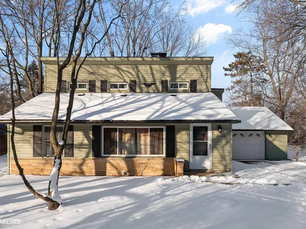 5554 Pleasant Dr, Waterford, MI 48329