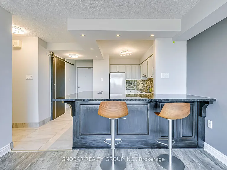 1110 Walden Cir #1001 — Photo 5