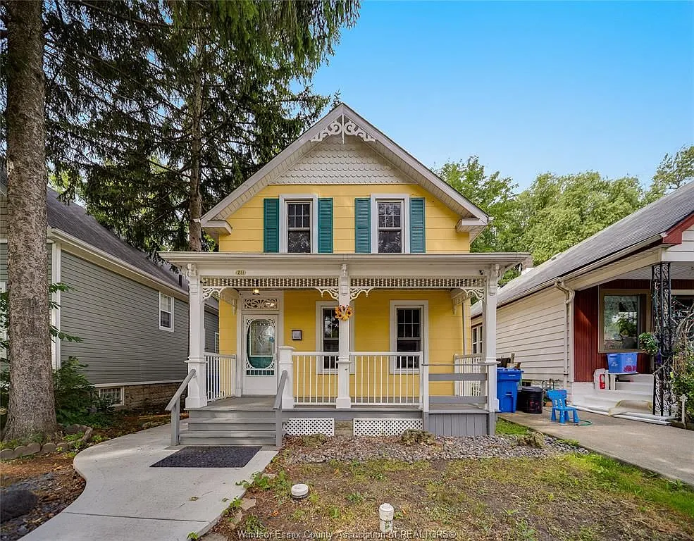 3 bed, $2,500 — Photo 1