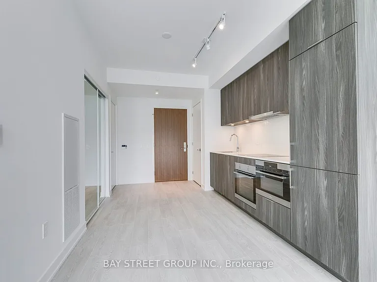 15 Queens Quay E #624 — Photo 4