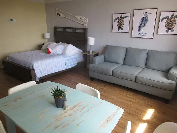 Studio, 410 sqft, $1,750 — Photo 2