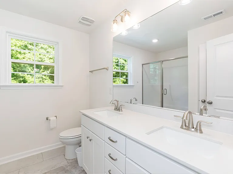 395 Oak Park Blvd — Photo 16