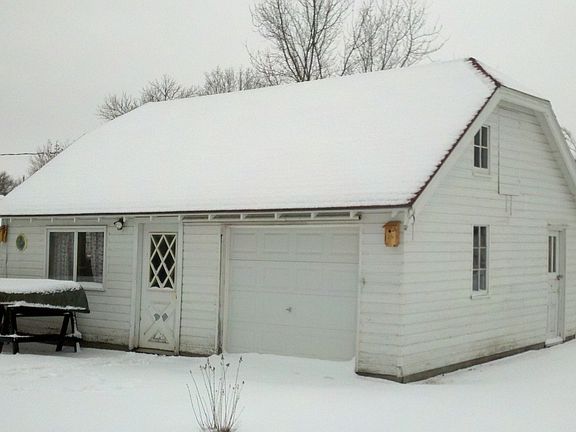 4th image of 115 W 1st St S
