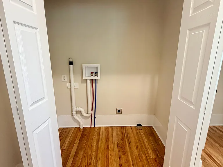 1428 Cornelia St — Photo 6