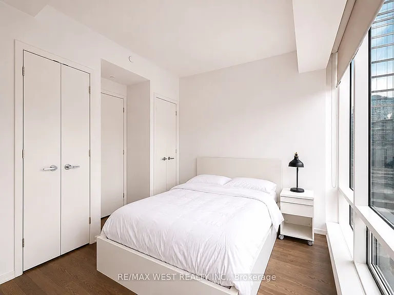 1 Bloor St E #1007 — Photo 12