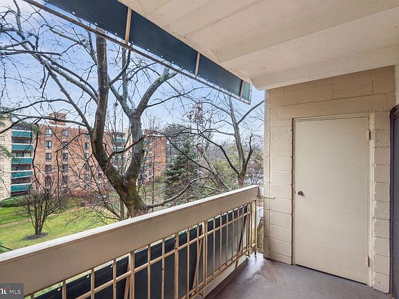 5th image of 6137 Leesburg Pike APT 409