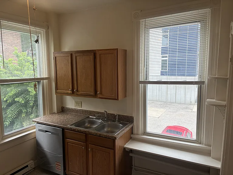 2714 Jefferson Ave — Photo 4