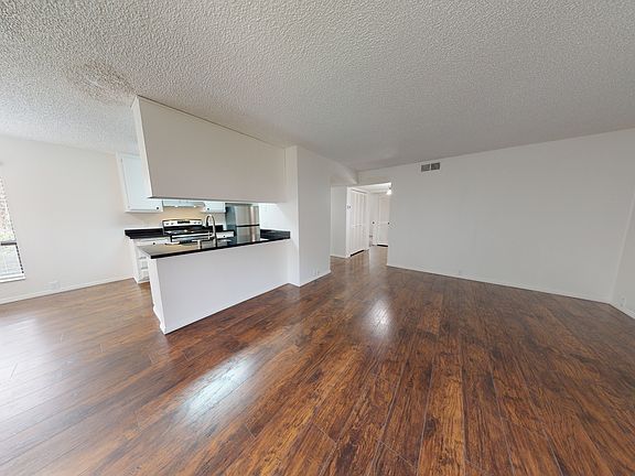 4th image of 905 Lakeside Dr #10724388