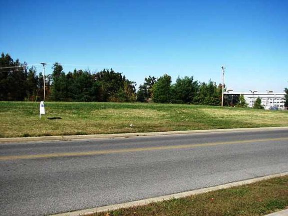 2nd image of 4935 Village Square Dr