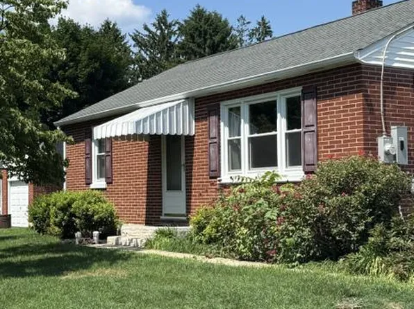 9 Park Circle Dr, Lancaster, PA 17603
