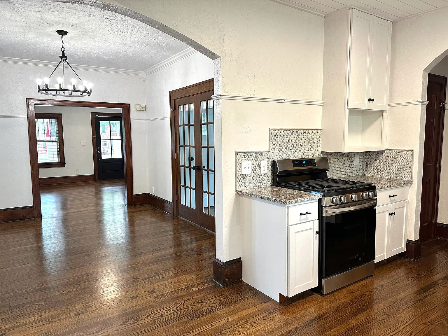 5 bed, 2052 sqft, $4,000 — Photo 4