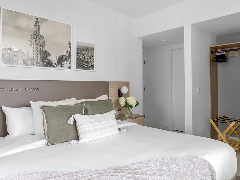 159 NE 6th St #3002 — Photo 31
