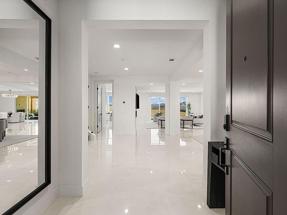 4th image of 39636 Yianni Ct