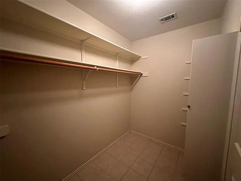 706 Luke Ln — Photo 11