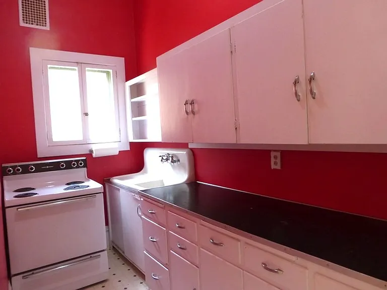 312 Clarke St — Photo 6
