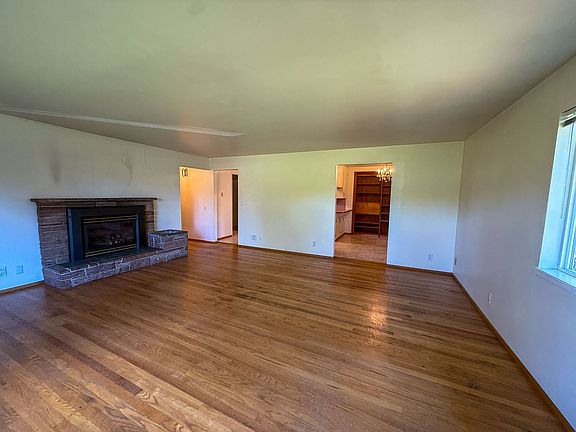 4th image of 8328 200th St SW