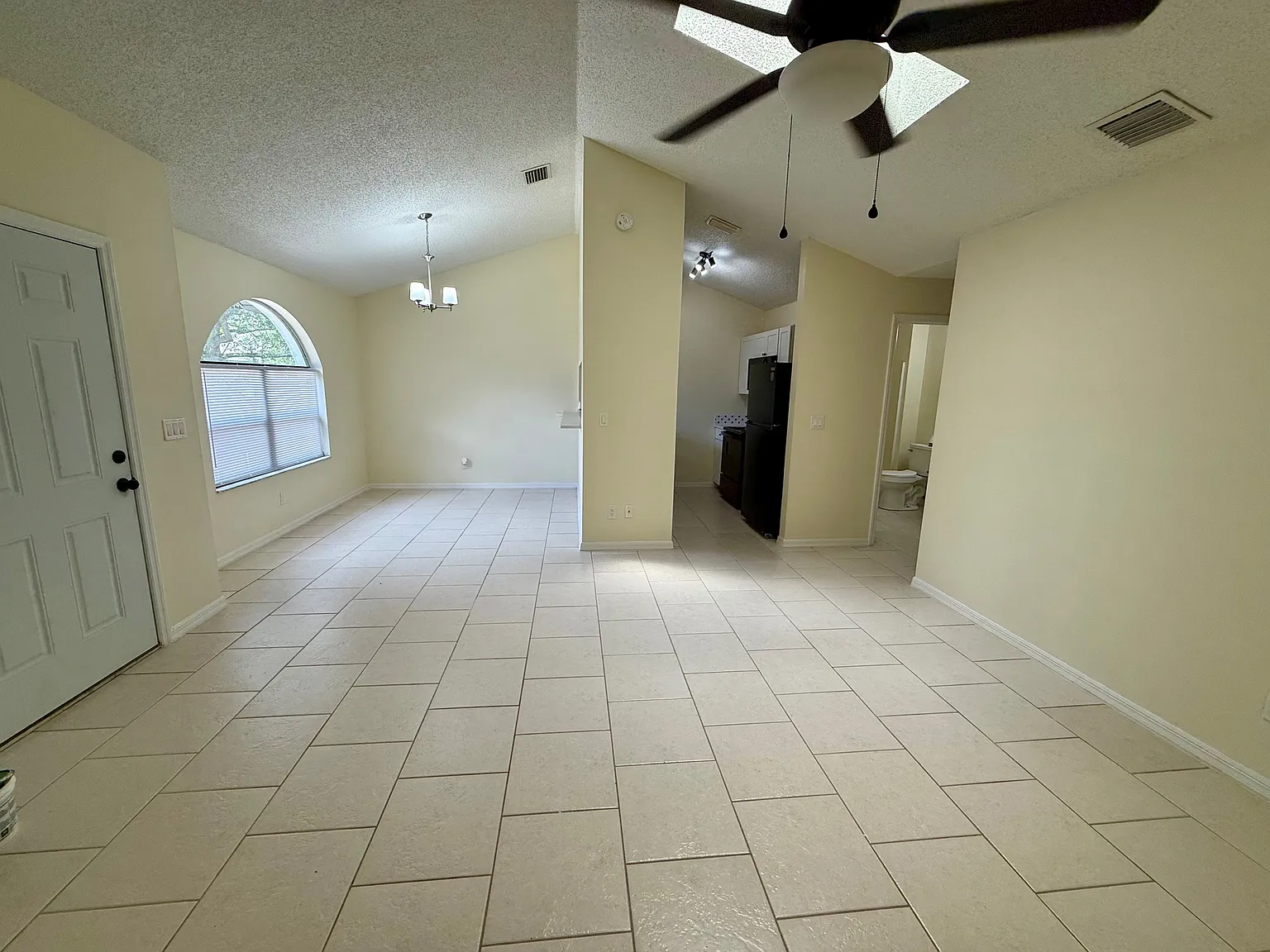 2 bed, 1070 sqft, $1,550 — Photo 4