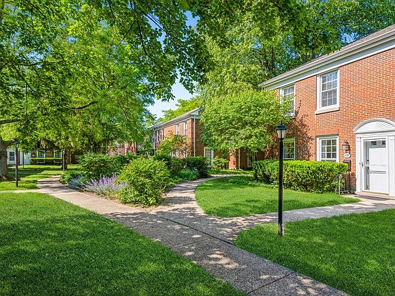 3rd image of 1423 Pebblecreek Dr #1423