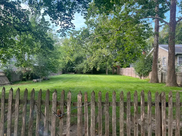 1725 Harding Rd, Winnetka, IL 60093
