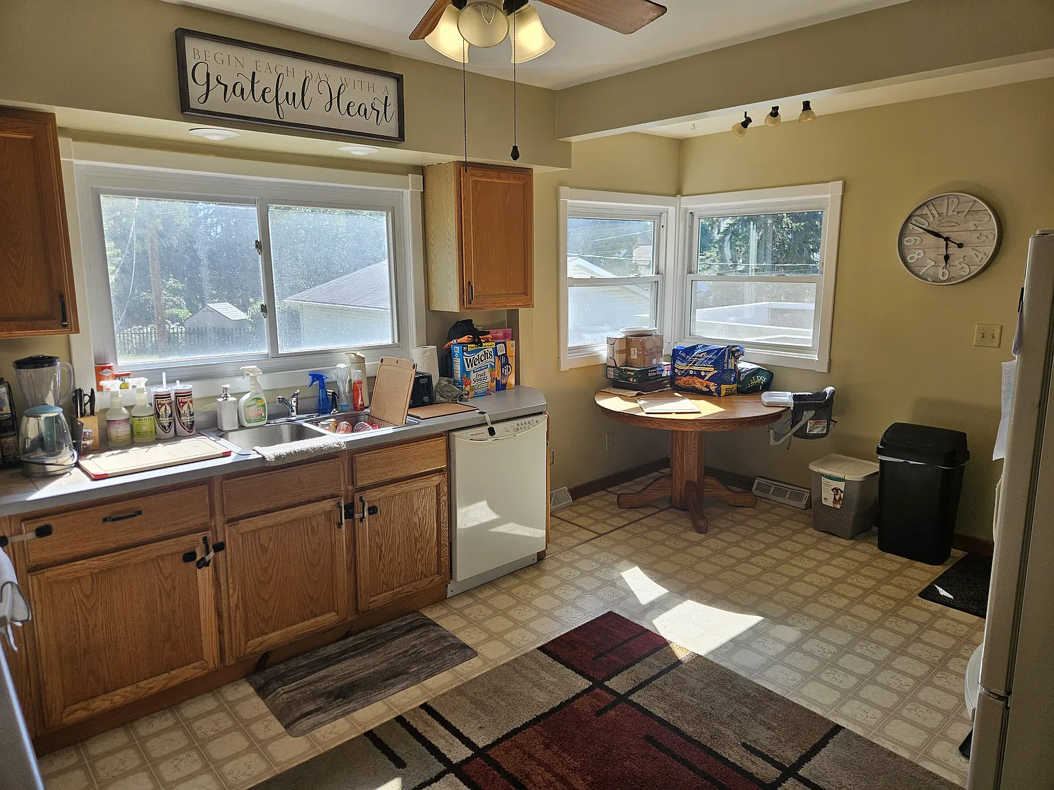 3 bed, 1200 sqft, $1,600 — Photo 3