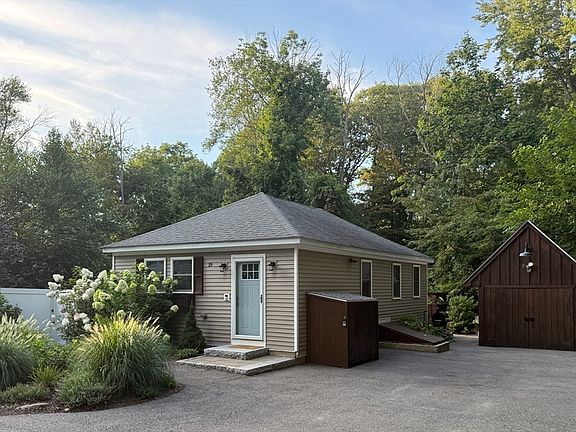 2nd image of 19 Knoll Rd