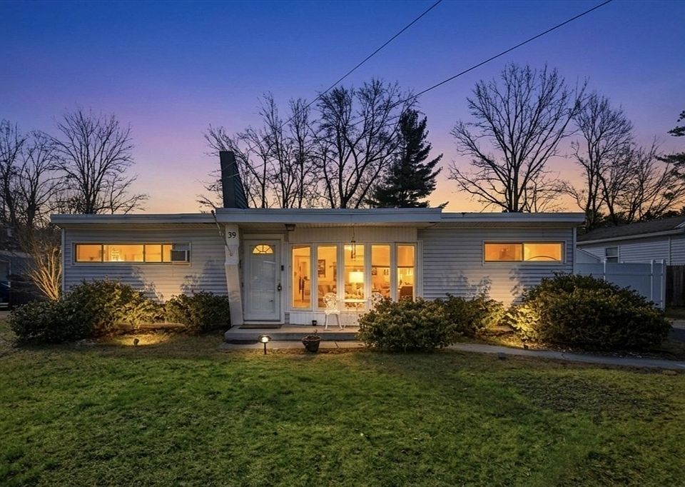 1st image of 39 Groton St